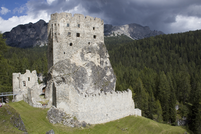 2011-08-17_13-17-46 cadore.jpg - Castel d Andrac (Schloss Buchenstein) sdlich Passo Falzarego 